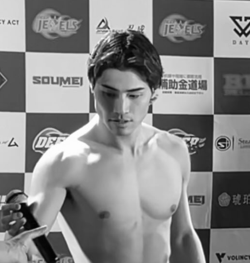 中尾 響 の写真